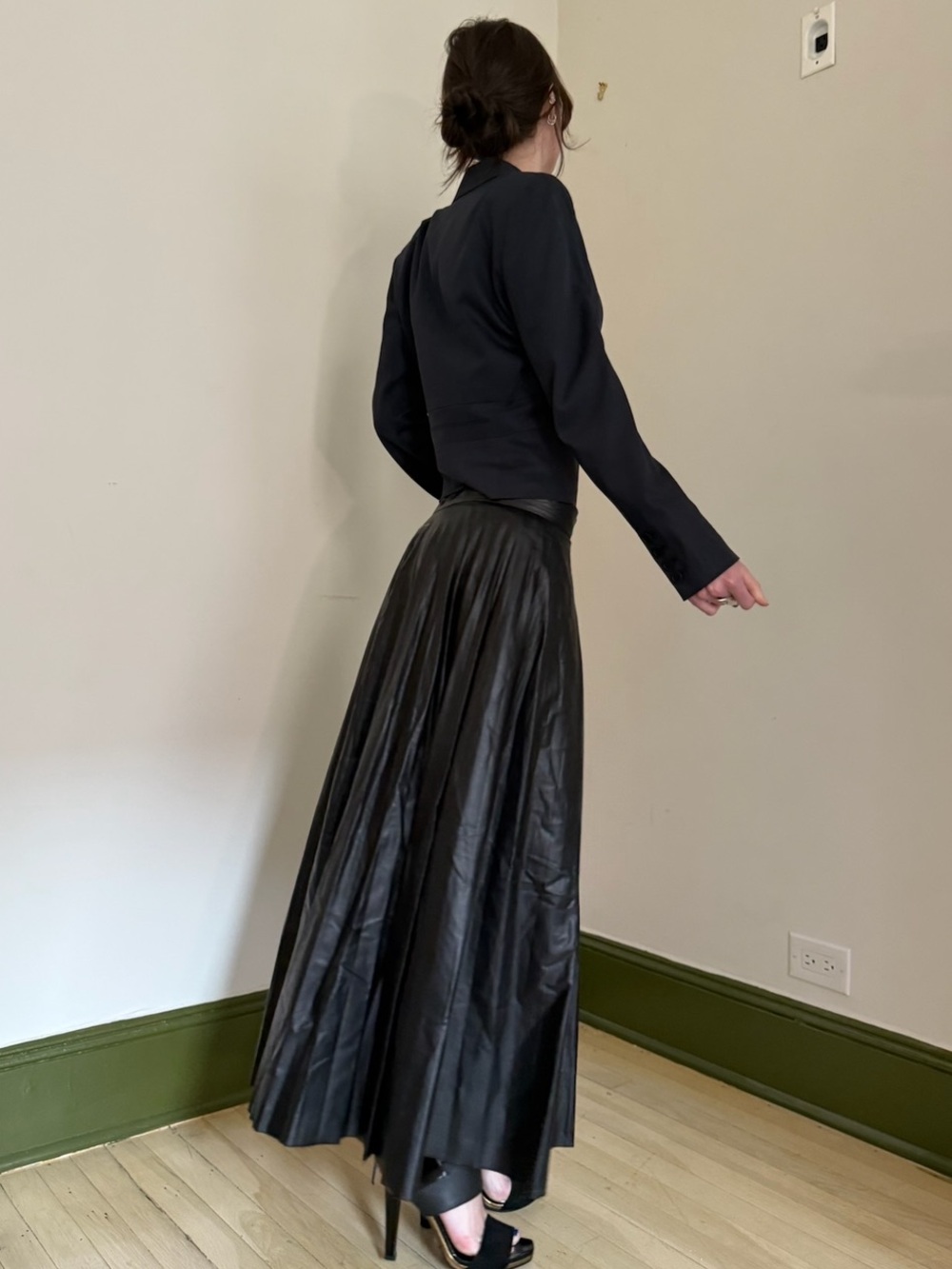 Maison Margiela Black Pleated Pleather Skirt - Picture 2 of 3